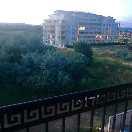 Nereya Palace Apartment *